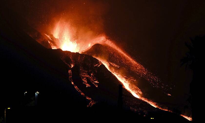 Νέες καταστροφές στο νησί Λα Πάλμα προκαλεί το ηφαίστειο