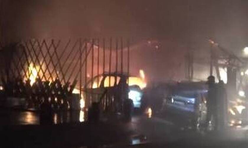 Συναγερμός στη Μύκονο:  Φωτιά σε εστιατόριο στον Ορνό – Αποκλείστηκε η περιοχή