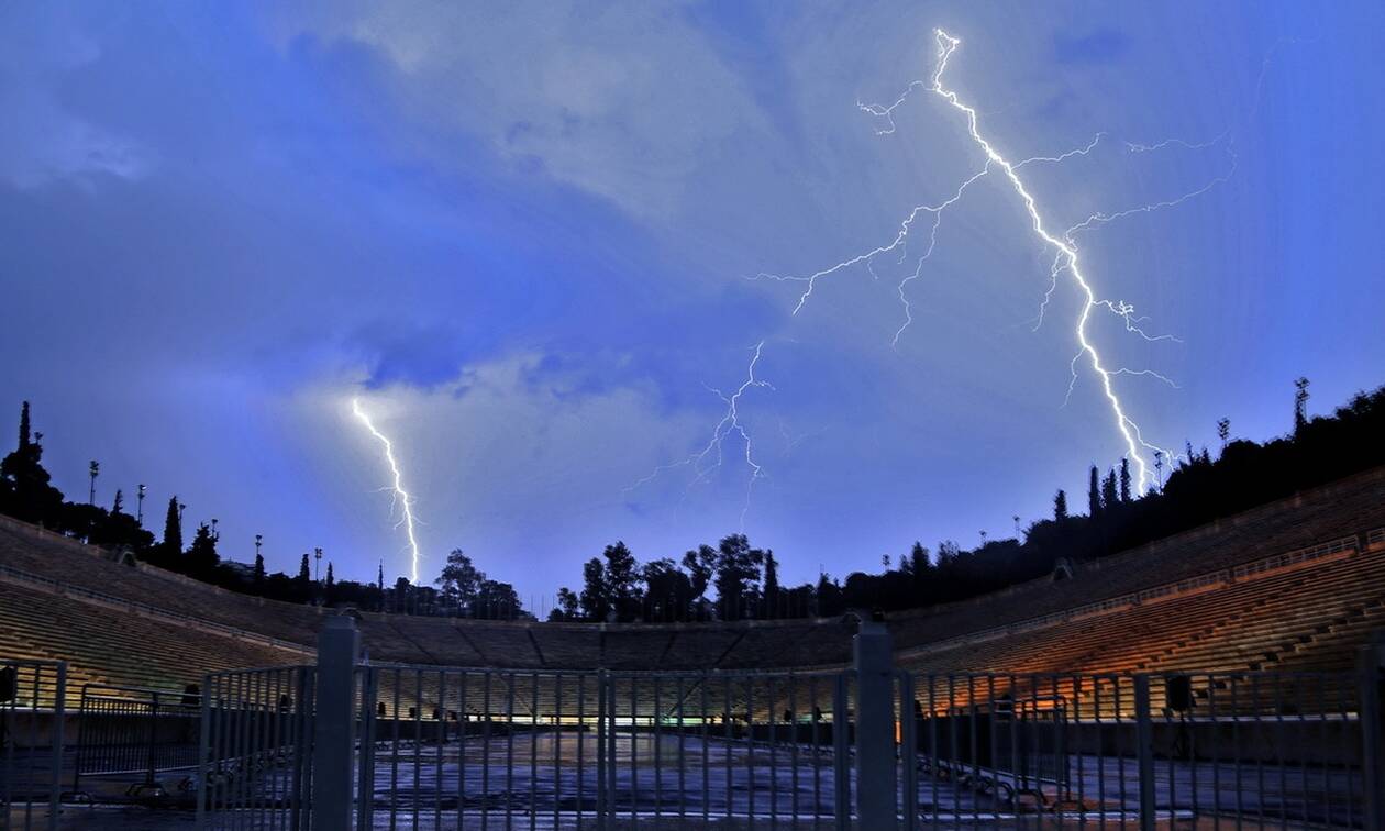 Κακοκαιρία «Μπάλλος»: Ξεκίνησε να βρέχει και πάλι στην Αθήνα - Αγωνία για τις επόμενες ώρες