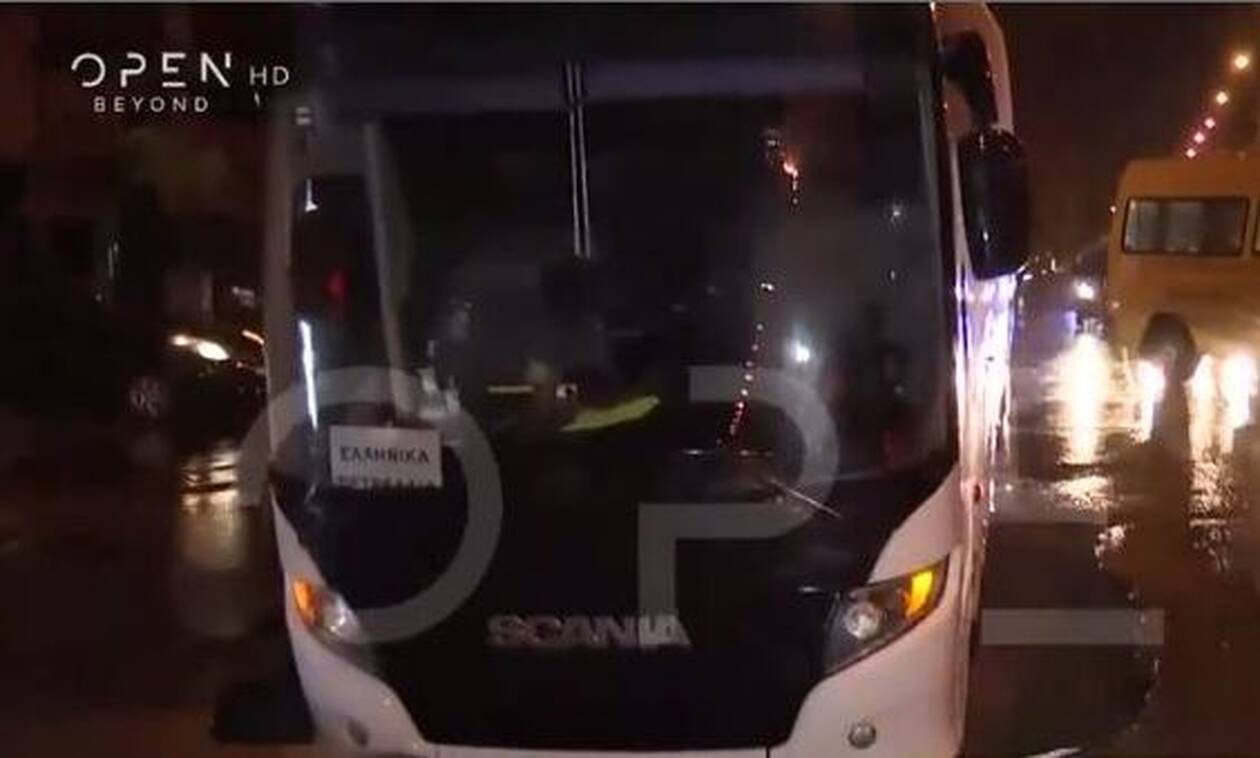 Θεσσαλονίκη: Τρόμος από την κακοκαιρία Μπάλλος – Λεωφορείο έπεσε σε λακούβα 5 μέτρων