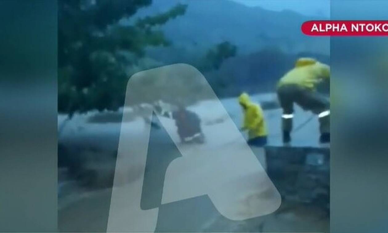 Κακοκαιρία «Μπάλλος»: Πυροσβέστες έσωσαν με αυτοθυσία οικογένεια τουριστών στην Εύβοια