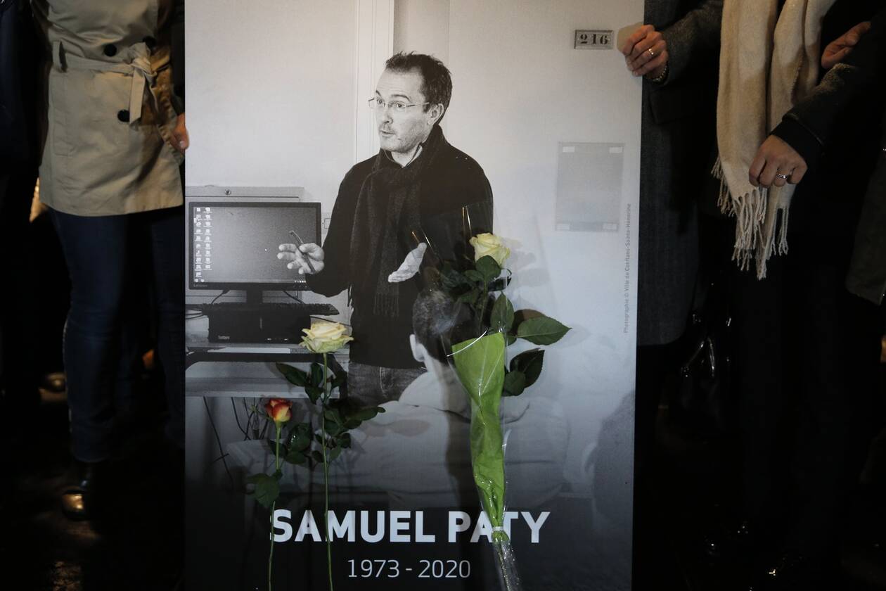 Η Γαλλία αποτίει φόρο τιμής στον εκπαιδευτικό Σαμουέλ Πατί που αποκεφαλίστηκε από 18χρονο ισλαμιστή