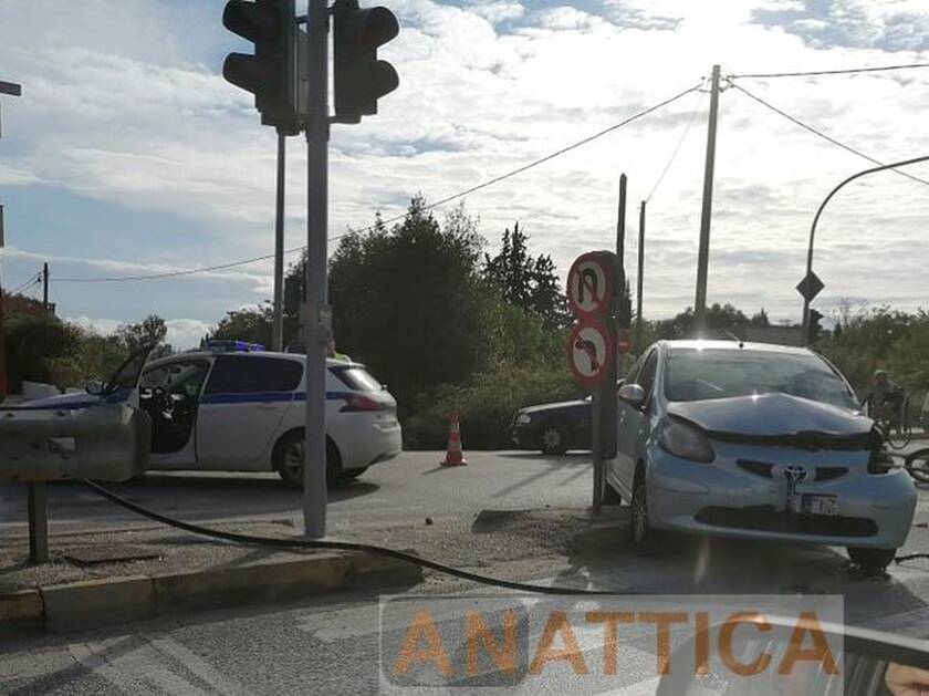 Νέα Μάκρη: Τροχαίο στη Μαραθώνος – Τραυματίστηκε ο οδηγός της μηχανής