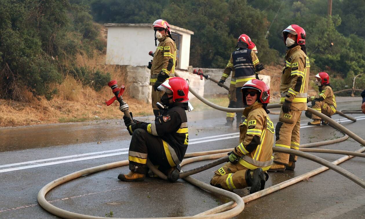 Στα «κάγκελα» οι πυροσβέστες: Τους χρωστάνε ρεπό και άδειες αξίας 20 εκατ. ευρώ