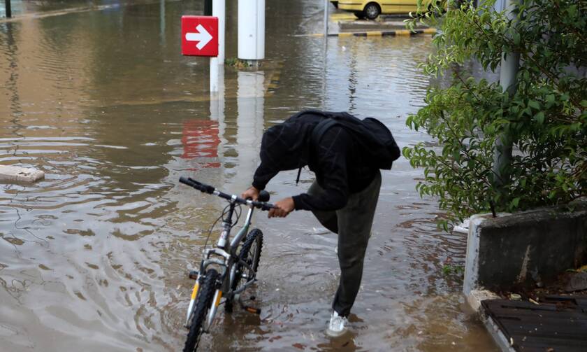 Περιφέρεια Αττικής: «Η Αττική άντεξε» - «Έξι αλήθειες για τα πλημμυρικά φαινόμενα»