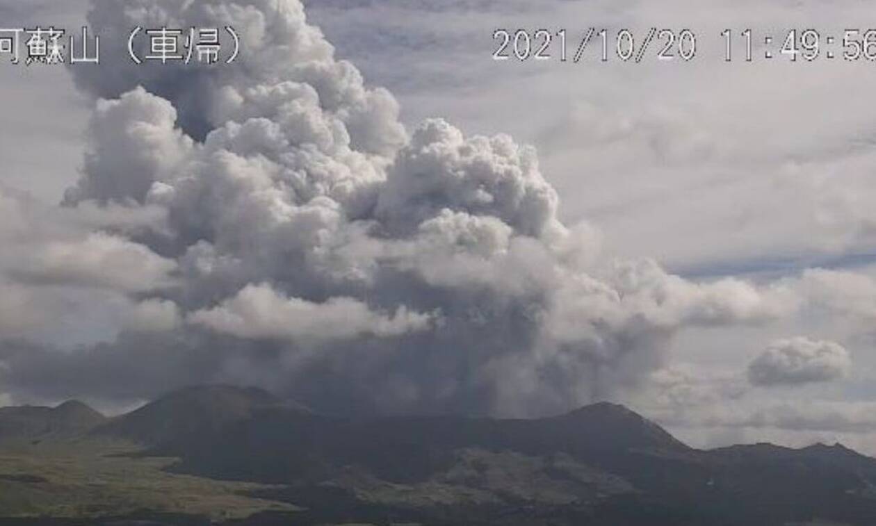 Ιαπωνία: Συναγερμός από έκρηξη ηφαιστείου σε δημοφιλή τουριστικό προορισμό