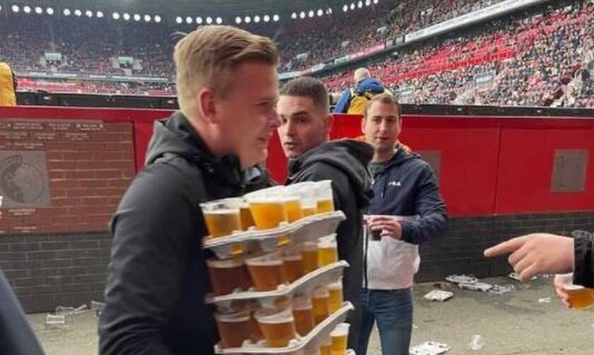 Viral η φωτογραφία του 23χρονου οπαδού της Τβέντε να μεταφέρει 48 ποτήρια μπύρες στην κερκίδα