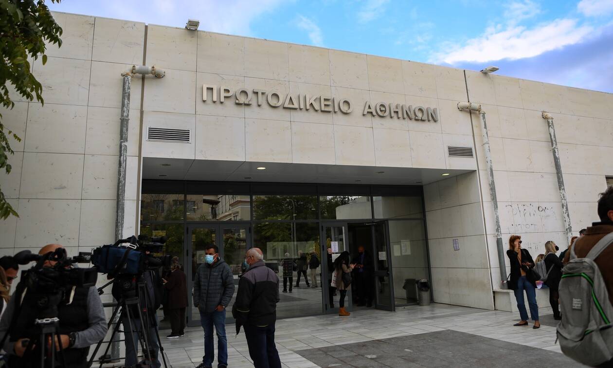 Ζακ Κωστόπουλος: Παρόντες οι 5 από τους 6 κατηγορούμενοι - Για την αίθουσα η πρώτη «μάχη»