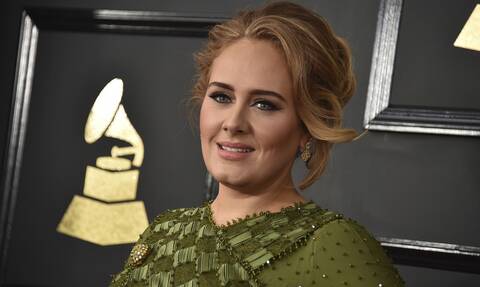 Adele: Στην πρώτη θέση των βρετανικών chart το νέο της σινγκλ «Easy On Me»