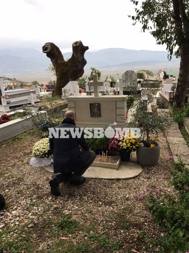 Ο ανεξάρτητος βουλευτής στον τάφο του Κωνσταντίνου Κατσίφα