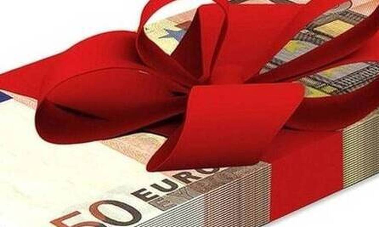 Χριστουγεννιάτικος «μποναμάς»: Ποιοι τυχεροί θα πάρουν 900 ευρώ