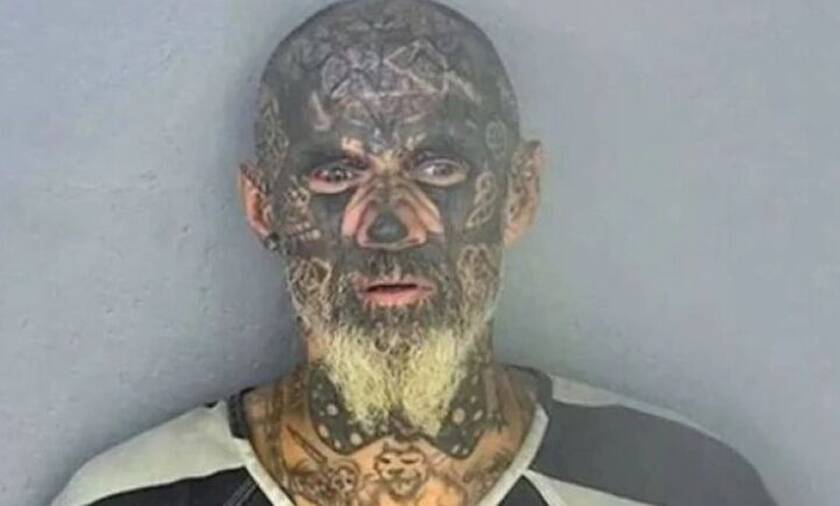 Συνελήφθη ο άνδρας με τα τατουάζ σε όλο το πρόσωπο, ο «πιο τρομακτικός εγκληματίας στον κόσμο»