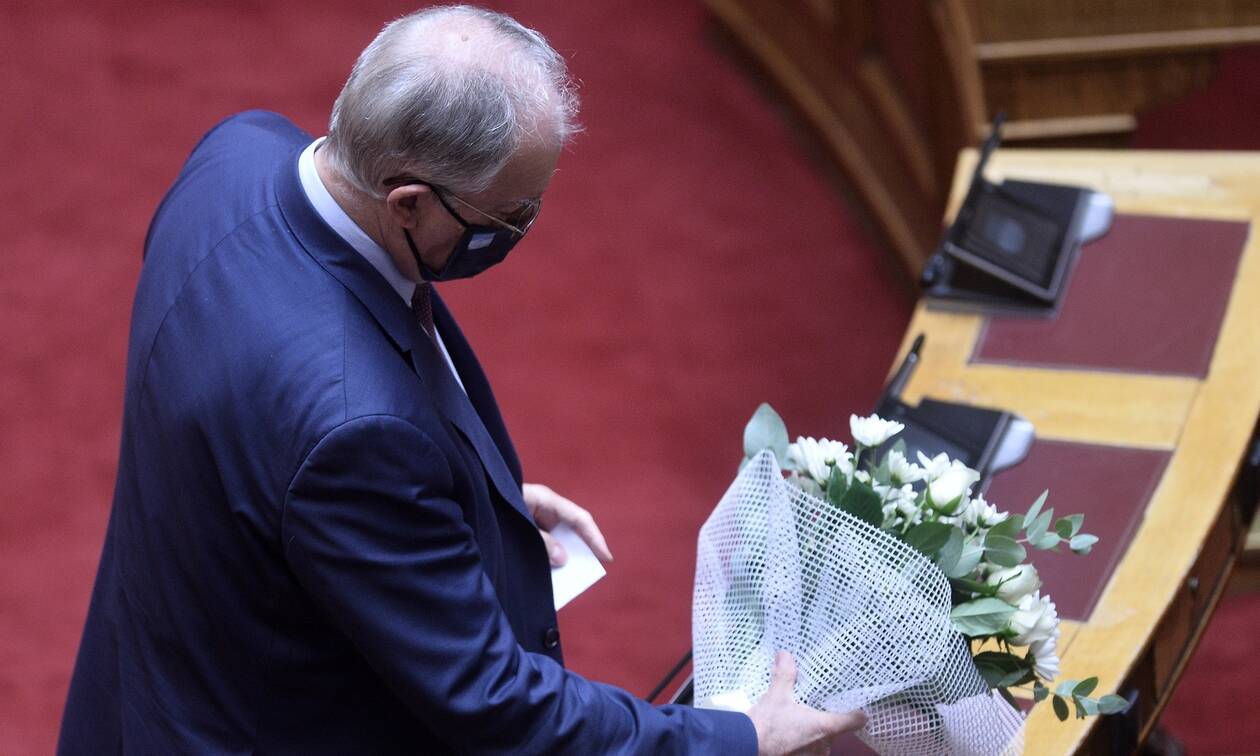 Φώφη Γεννηματά: Η συγκινητική ομιλία του Κώστα Τασούλα στη Βουλή - Εναπόθεσε λουλούδια στο έδρανο