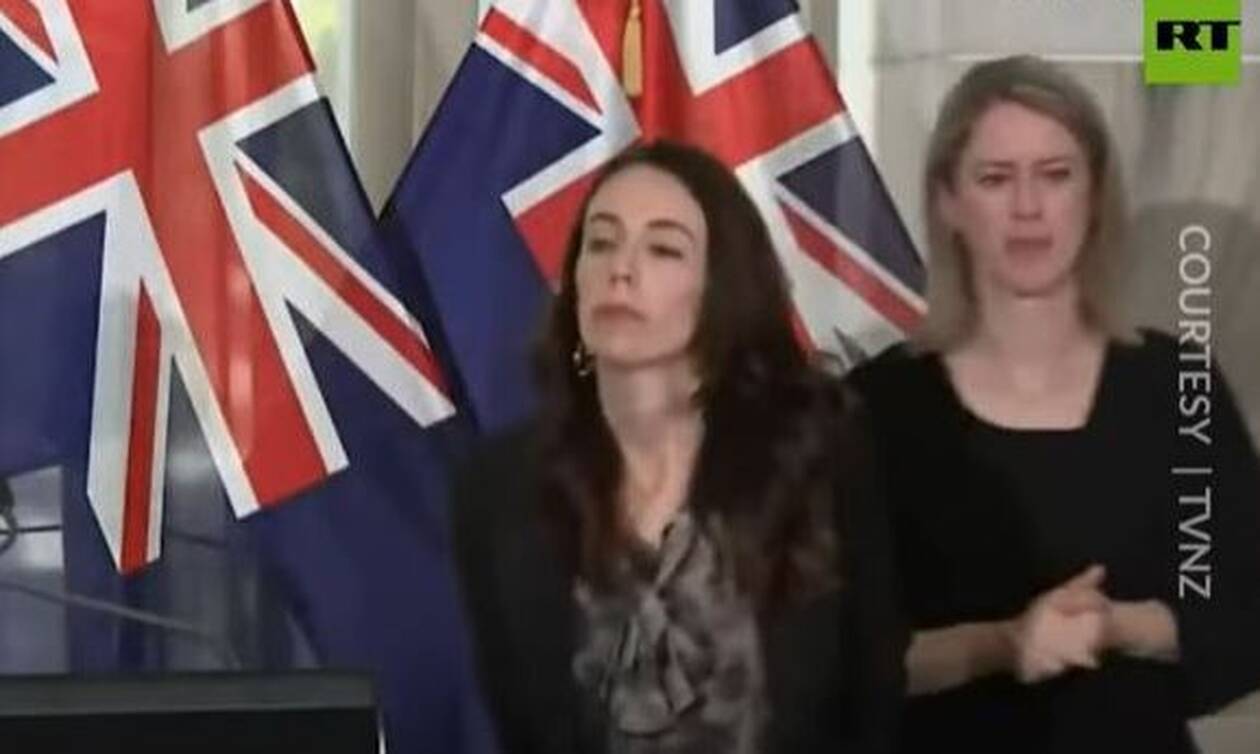 Σάλος στη Νέα Ζηλανδία από την «αγενή» πρωθυπουργό – «Πέταξε» στην άκρη τη διερμηνέα στη νοηματική