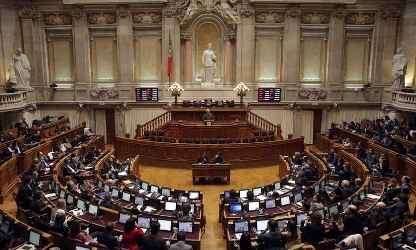 Η Πορτογαλία πληρώνει την απλή αναλογική, στα όρια της κατάρρευσης η κυβέρνηση