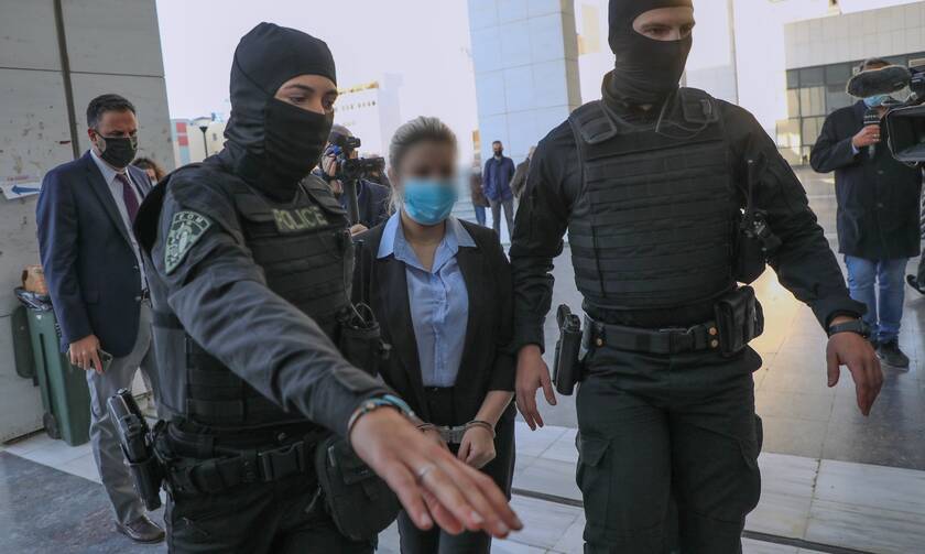 Επίθεση με βιτριόλι: Διέκοψε το δικαστήριο - Αποφασίζουν για την Έφη Κακαράντζουλα