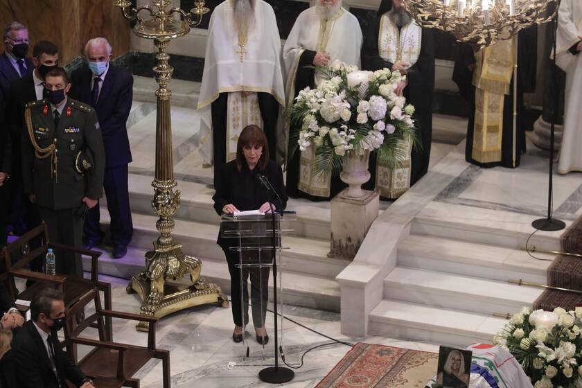 Κατερίνα Σακελλαροπούλου κηδεία Φώφης Γεννηματά