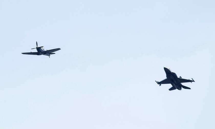 Spitfire και F-16
