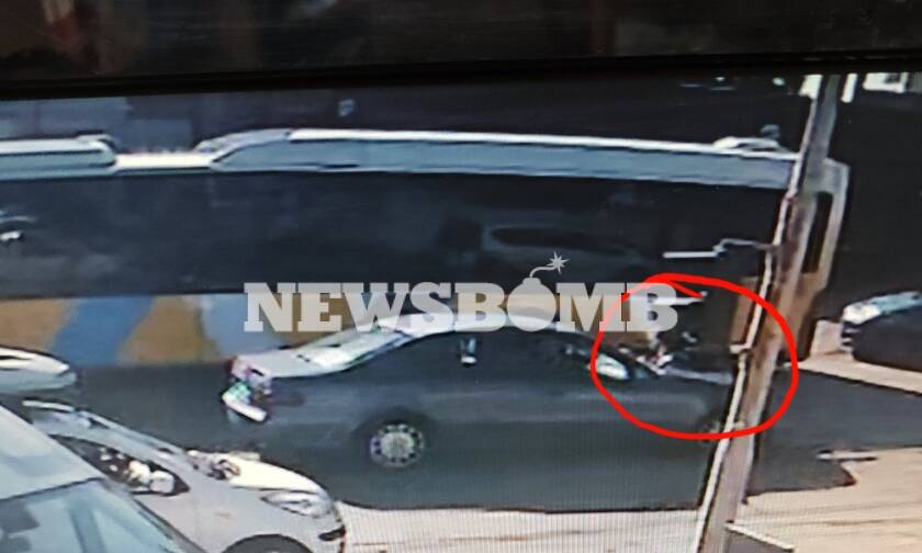 Εικόνα-ντοκουμέντο Newsbomb.gr: Η στιγμή που ληστές σέρνουν γυναίκα στο Μενίδι–Πώς την ακολούθησαν
