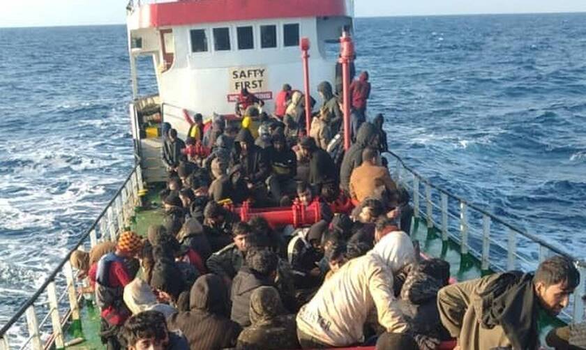 Πλοίο με μετανάστες