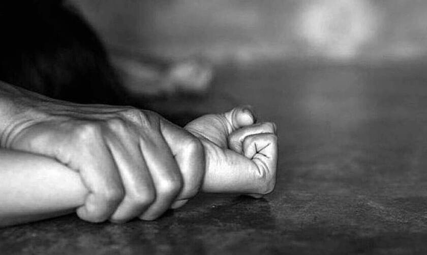 Λάρισα: Κατήγγειλε βιασμό από τον προϊστάμενό της – Το βραδινό ποτό κατέληξε σε μαρτύριο