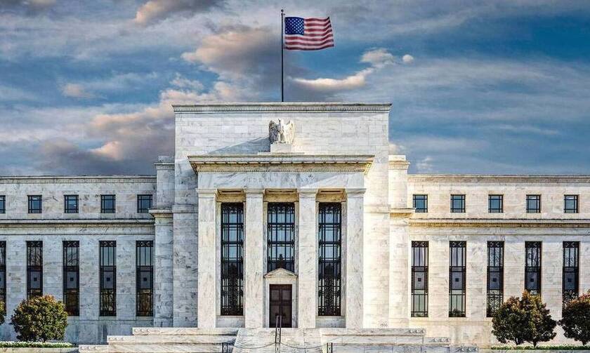 Το 2022 αντί για το 2023 βλέπει την πρώτη αύξηση επιτοκίων η Fed
