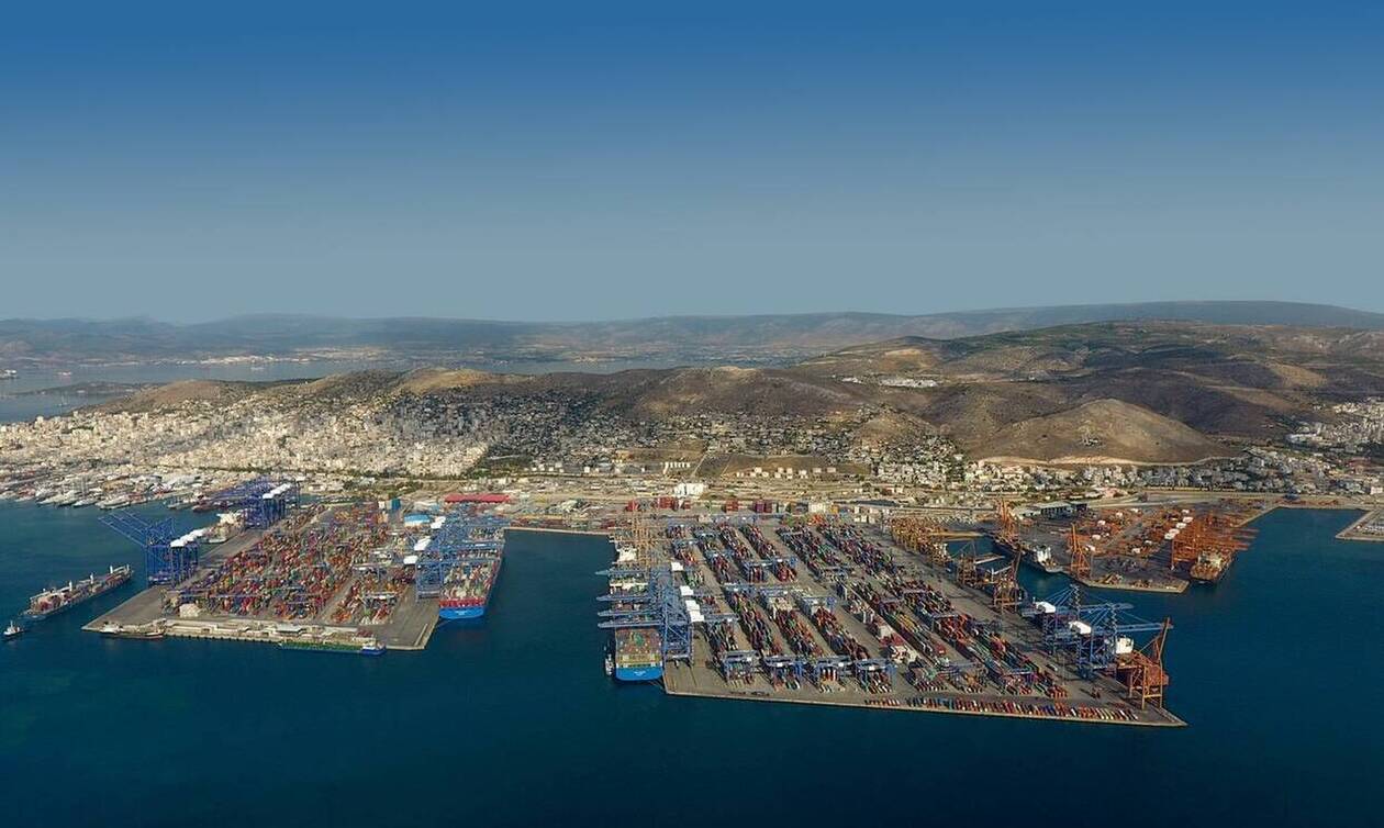 Συνεχίζεται η απεργία στο λιμάνι του Πειραιά