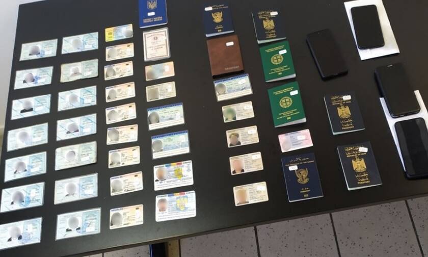 Πλαστές ταυτότητες και διαβατήρια