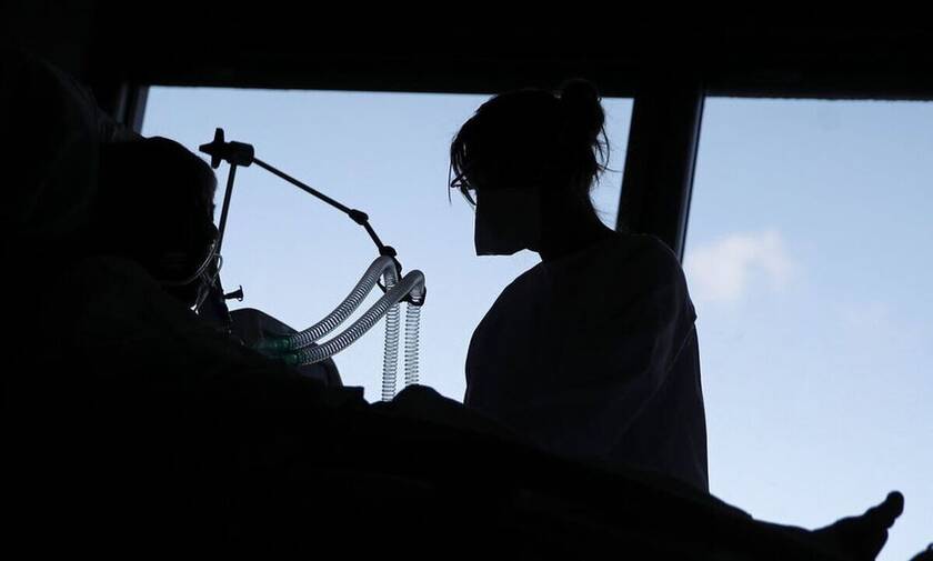 «Ματώνουν» τα νοσοκομεία στη Θεσσαλονίκη: Επτά διασωληνωμένοι εκτός ΜΕΘ στο «Παπαγεωργίου»