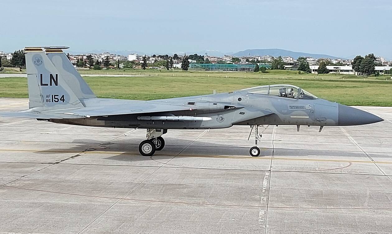 Θρίλερ με αμερικανικό F-15 στη Λάρισα: Έχασε την καλύπτρα του εν πτήσει