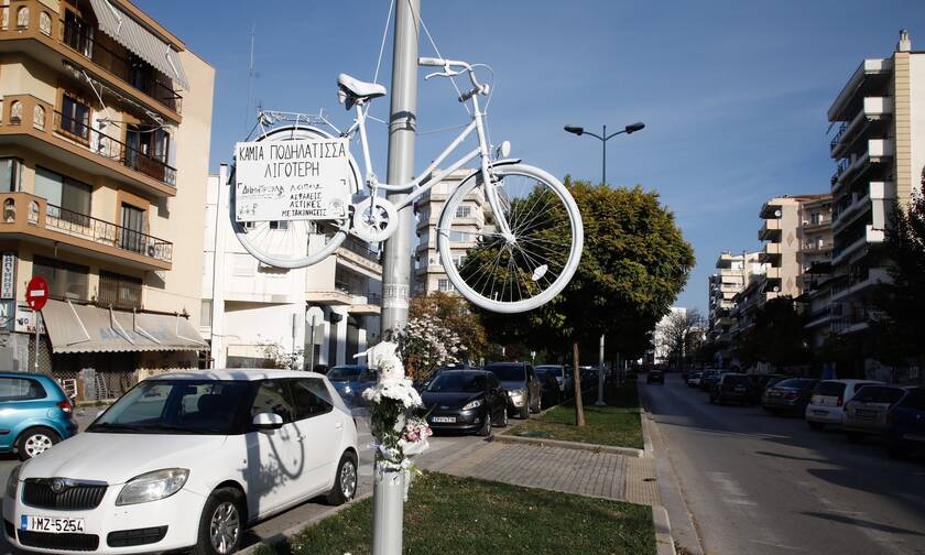 Θεσσαλονίκη: Συγκινεί το λευκό ποδήλατο στο σημείο που σκοτώθηκε η Δήμητρα Ιορδανίδου (pics)