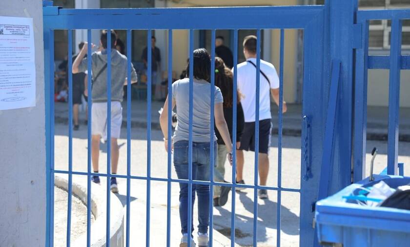Έκκληση του καθηγητή Τζανάκη μέσω Newsbomb.gr: Ακυρώστε τις εκδρομές για να μην κλείσουν τα σχολεία
