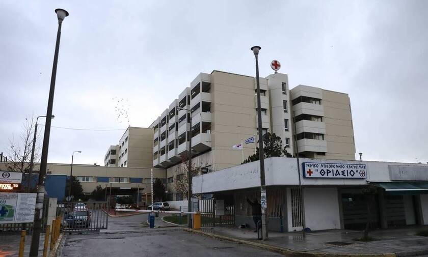 Ρεπορτάζ Newsbomb.gr: Τρεις ασθενείς σε κοντέινερ και έξι διασωληνωμένοι εκτός ΜΕΘ στο Θριάσιο