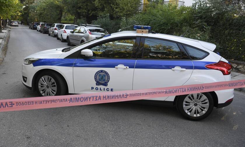 Πυροβολισμοί στο ΚΕΠ Κορωπίου: Η ΕΛ.ΑΣ. αναζητά τρία άτομα και ένα Opel