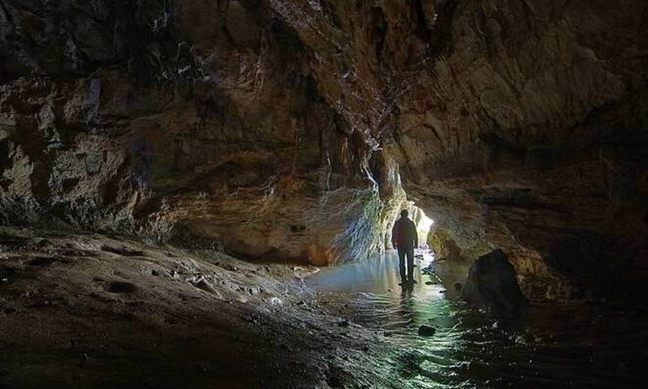 Εξερευνώντας ένα από τα σημαντικότερα σπήλαια της Πάρνηθας, το σπήλαιο Πανός