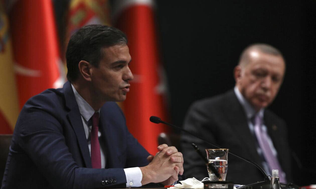 Πόσο φίλοι μας είναι τελικά  οι Ισπανοί; Το φάουλ του πρωθυπουργού Σάνσεθ και η ενόχληση της Αθήνας
