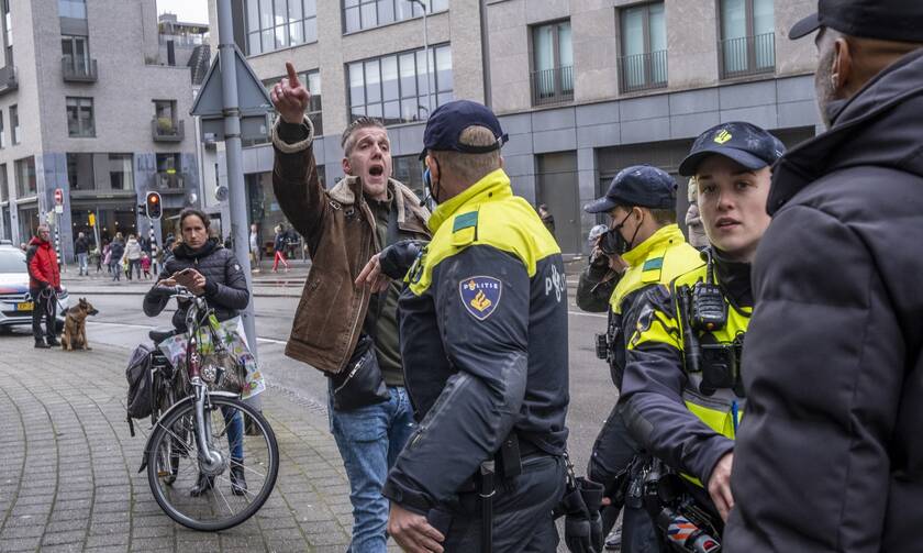 Ολλανδία: Βίαιες ταραχές στο Ρότερνταμ σε διαδηλώσεις κατά του lockdown - Τραυματίες και συλλήψεις