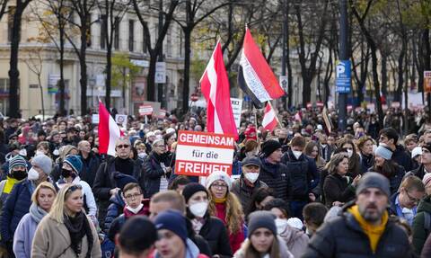 Αυστρία: Χιλιάδες πολίτες διαδήλωσαν στη Βιέννη κατά του lockdown και του υποχρεωτικού εμβολιασμού