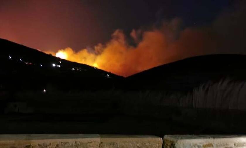 Φωτιά στην Τήνο: Ενισχύσεις από Αθήνα, Άνδρο και Σύρο για την αντιμετώπιση της πυρκαγιάς