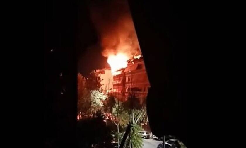 Φωτιά σε διαμέρισμα πολυκατοικίας στη Νέα Σμύρνη – Απεγκλωβίστηκε ένα άτομο