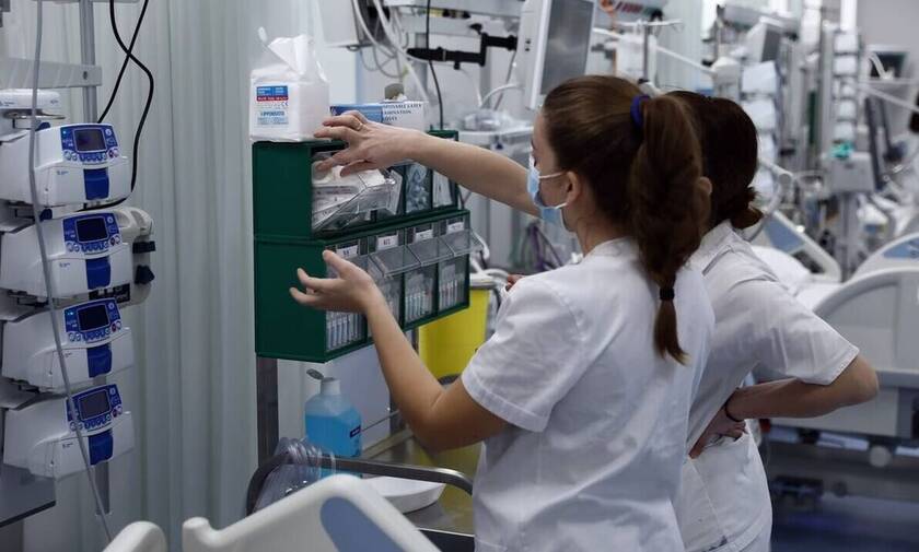 Κορονοϊός - Μαρτυρία: Έχει εμβολιαστεί εδώ και 3,5 μήνες, όμως νοσεί και της χορηγείται οξυγόνο