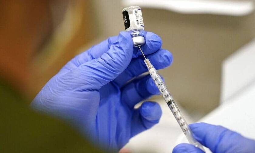Εμβόλιο: Τρίτη δόση για όλους τους ενήλικες εισηγείται το ECDC