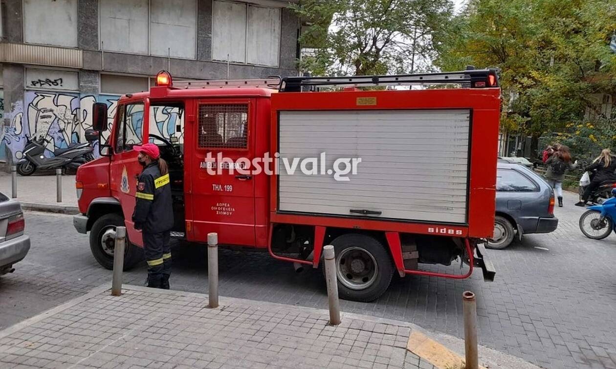 Θεσσαλονίκη: Φωτιά σε διαμέρισμα – Πρώτες βοήθειες σε ηλικιωμένη που εισέπνευσε καπνό
