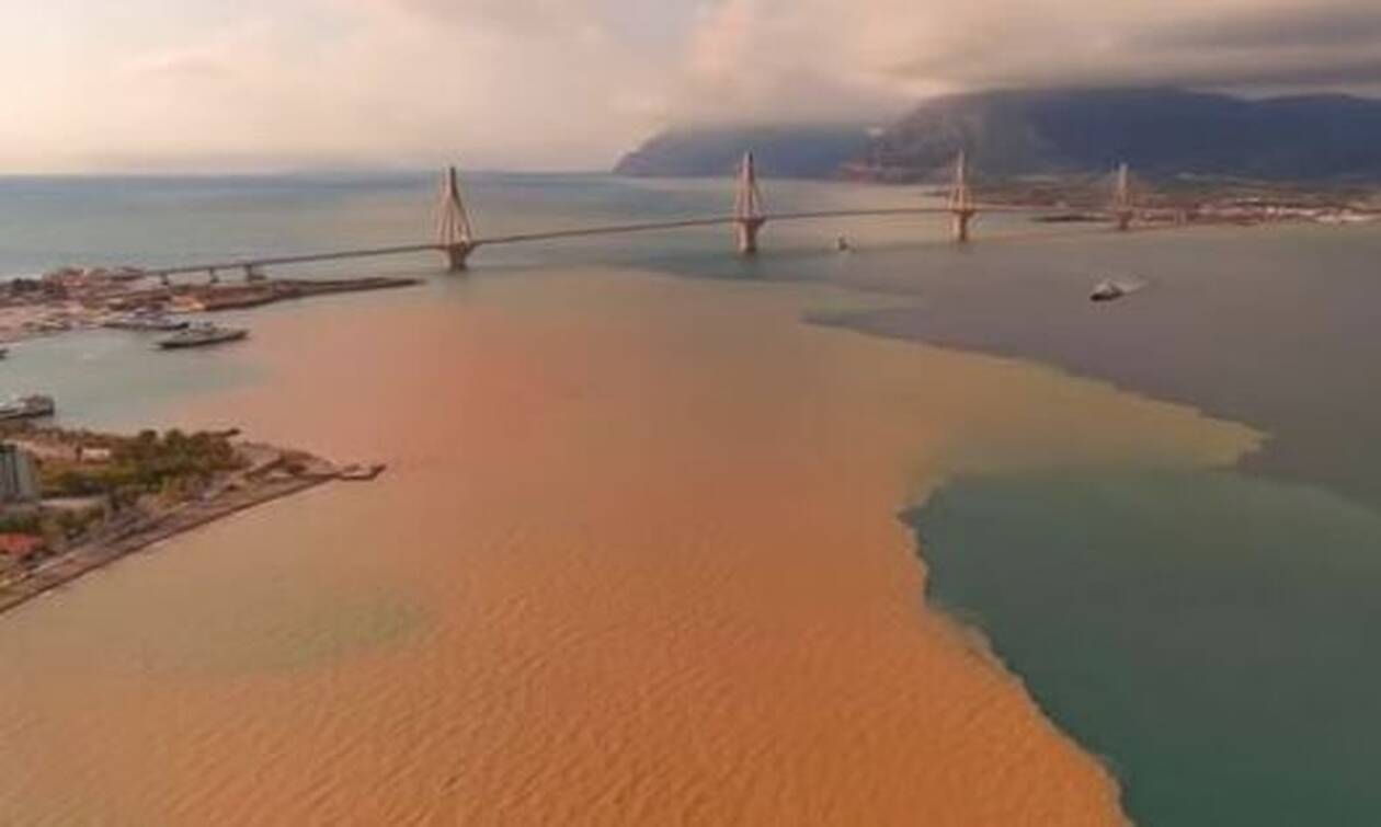 Κακοκαιρία: Άλλαξε χρώμα η θάλασσα στο Ρίο - Εντυπωσιακές εικόνες από drone