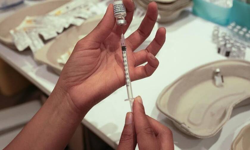 Κύπρος: Αρχίζει ο εμβολιασμός με την τρίτη δόση για άτομα 30 ετών και άνω
