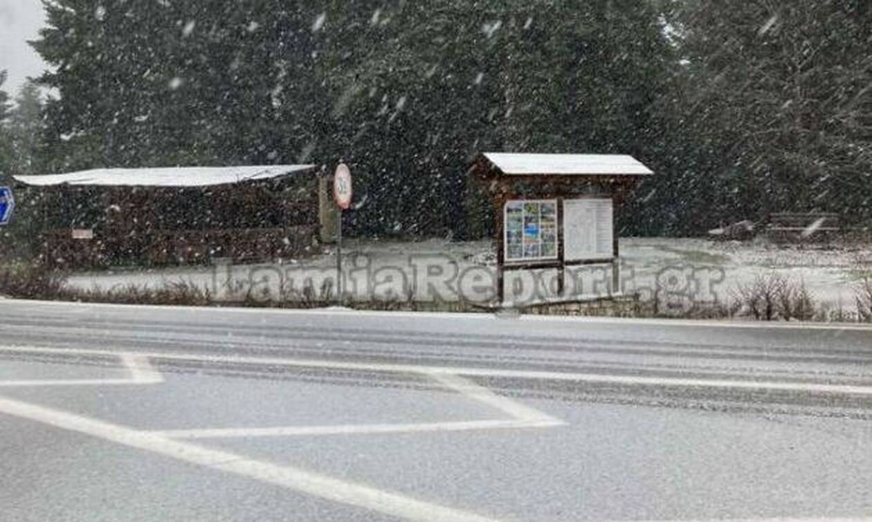 Τυμφρηστός: Αγρίεψε ο καιρός και ντύνει στα λευκά την Ευρυτανία - Σφοδρή χιονόπτωση στη Ράχη
