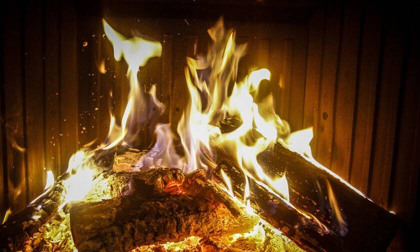 Τα τέσσερα ξύλα που πρέπει να βάζεις στο τζάκι σου για φωτιά που θα καίει για ώρες