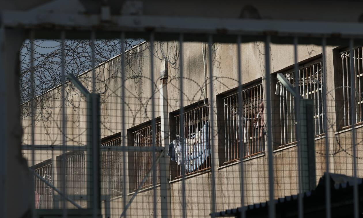 Απόπειρα απόδρασης στις φυλακές Κορυδαλλού: Κρατούμενος έκοψε τα κάγκελα, τον εντόπισαν οι φρουροί