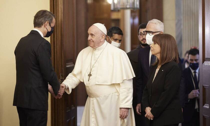 PM Mitsotakis meets with visiting Pope Francis, Vatican PM