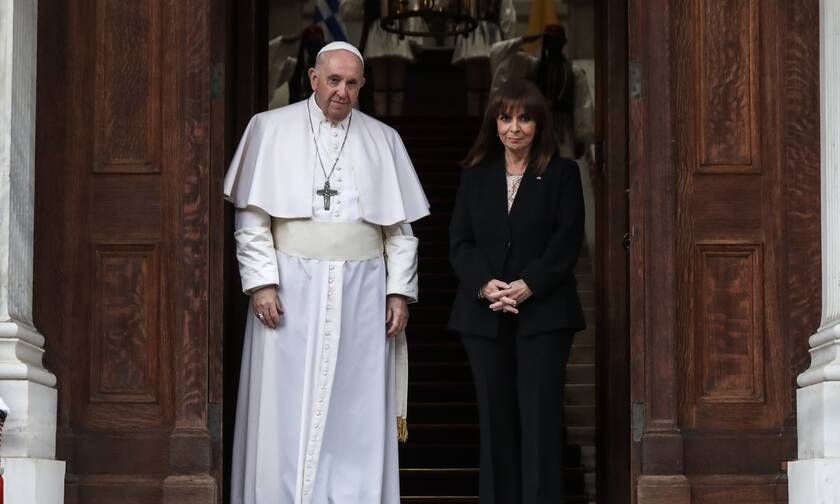Ο Πάπας Φραγκίσκος με την Πρόεδρο της Δημοκρατίας Αικατερίνη Σακελλαροπούλου